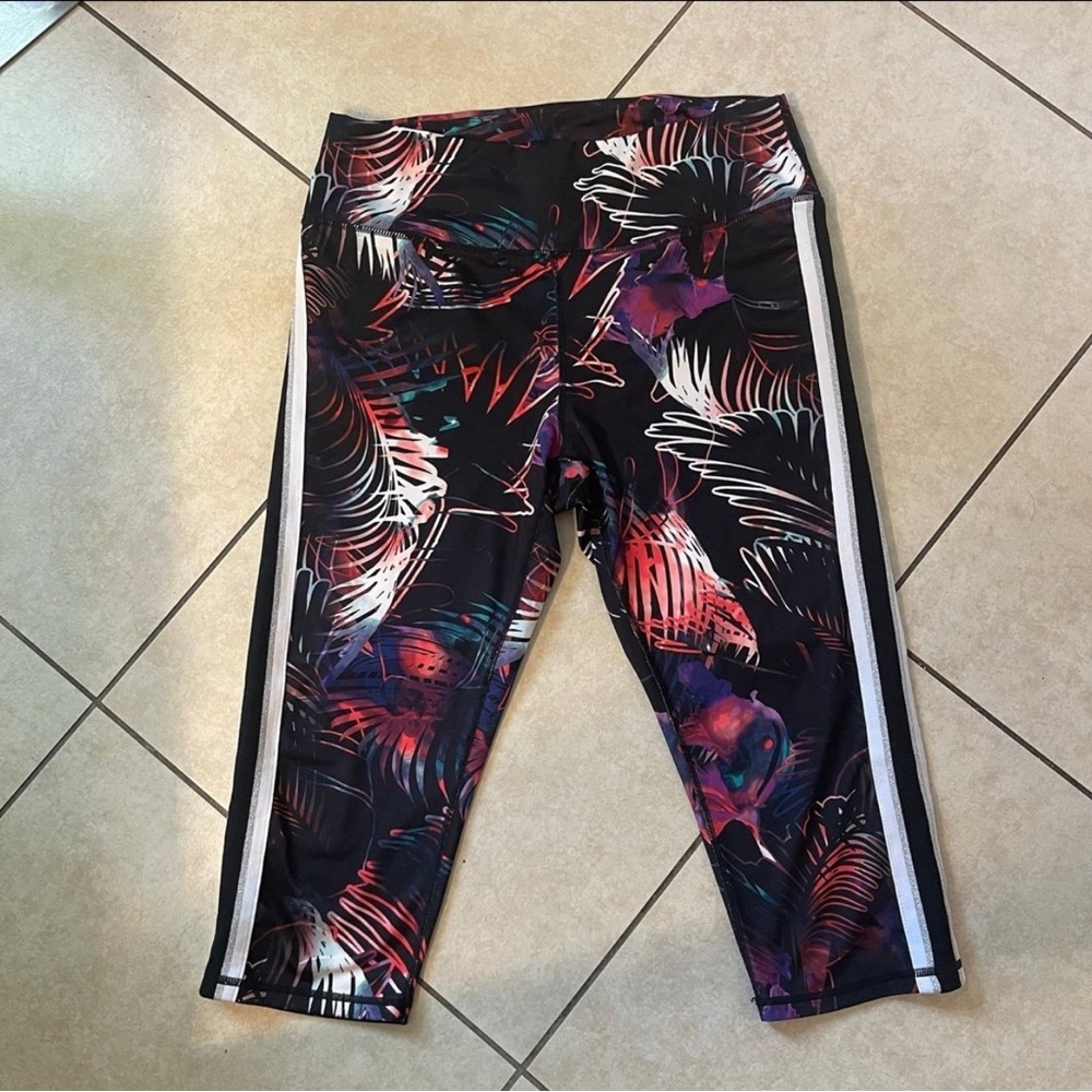 Like New Bebe active Leggings size XL
women’s activewear